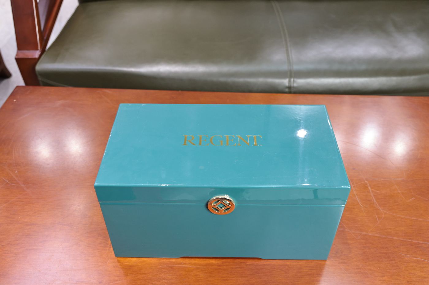 Regent hotel room storage box